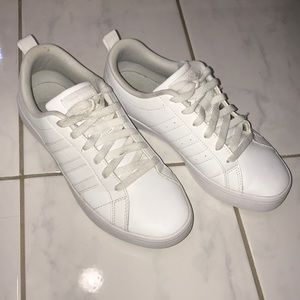 Adidas tennis shoes 👟